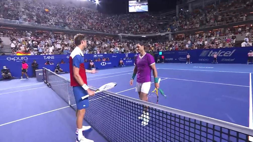 停中做了两 停中做了两